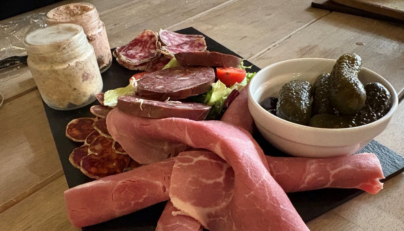 LA CAVE: STREET FOOD A LA FRANÇAISE IN KERAMEIKOS | News & Views