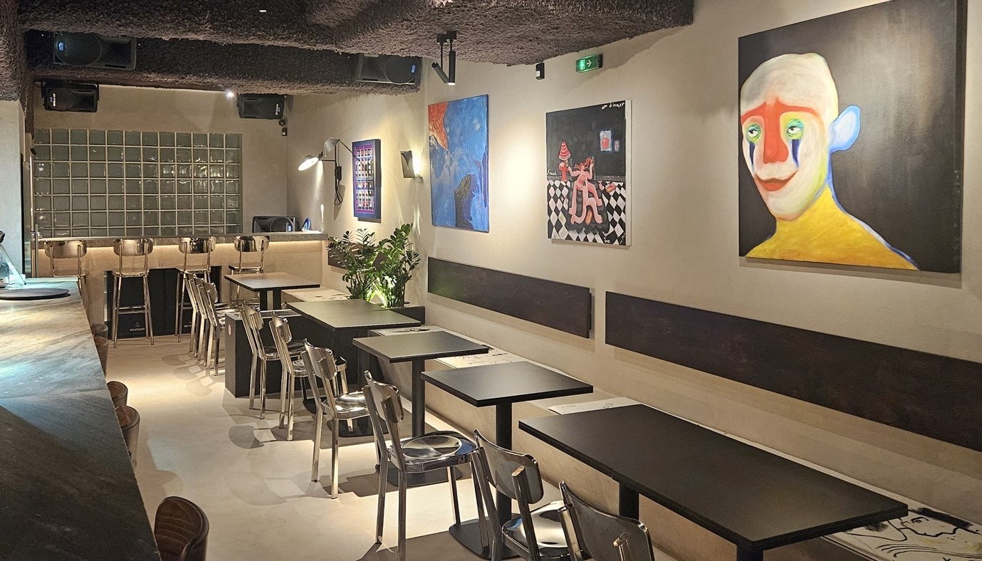 AT DEKA, ON PLOUTARCHOU STREET, THE CITY REDISCOVERS ITS COSMOPOLITAN SPIRIT | The Bars