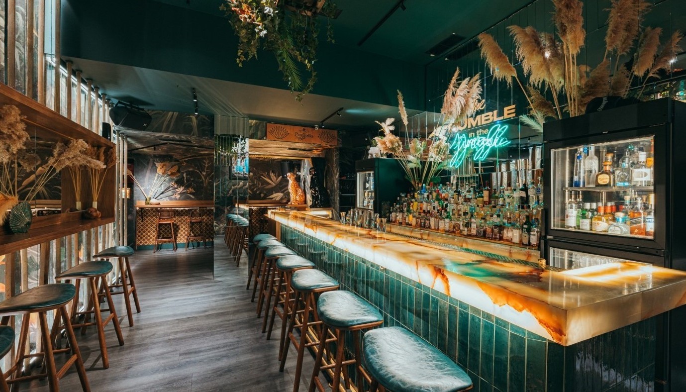 THE BAR IN FRONT OF THE BAR: FROM STREET-SIDE COCKTAILS TO WORLD-CLASS STATUS | The Bars