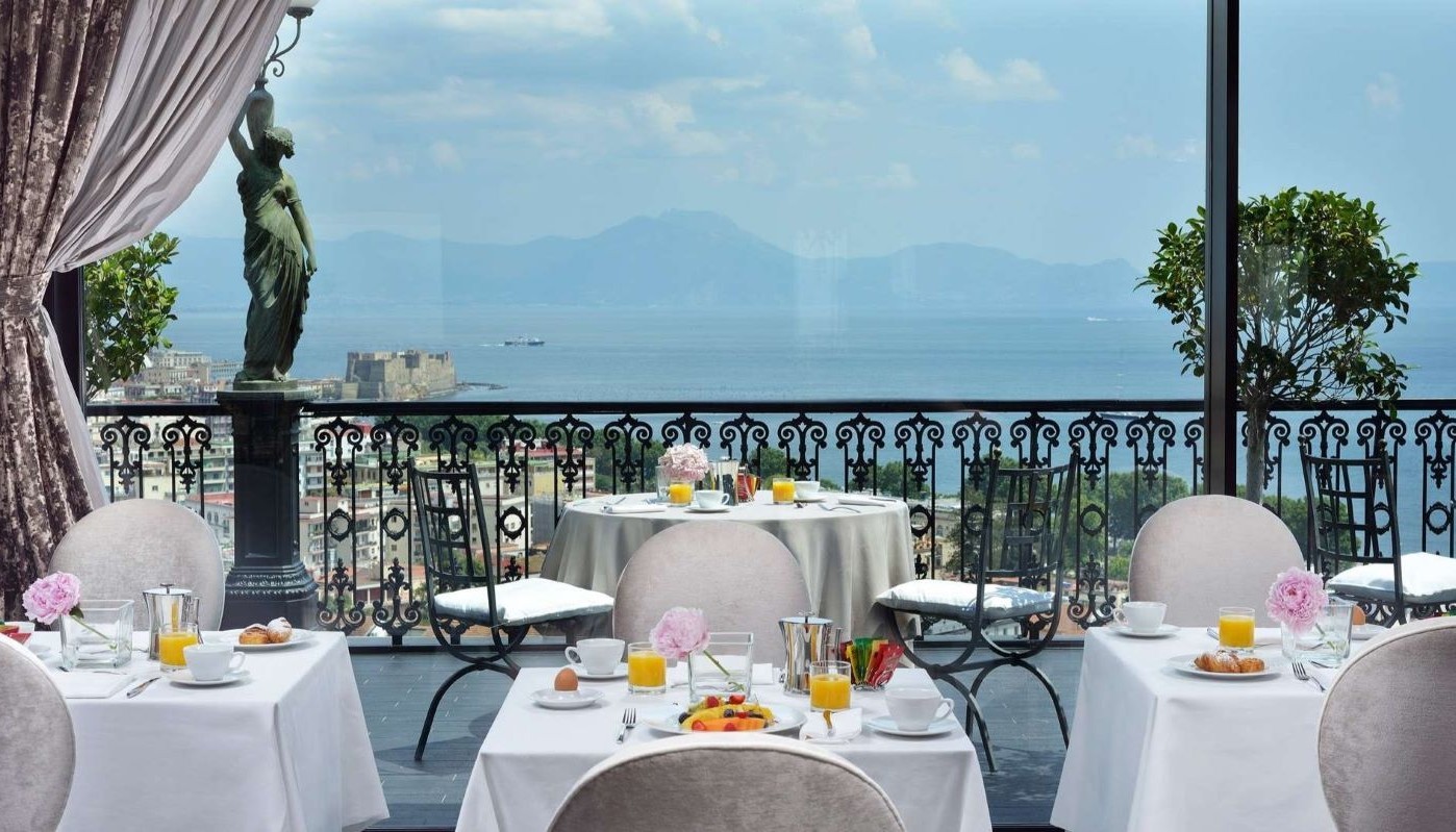 GRAND HOTEL PARKER’S: NAPLES’ MOST HISTORIC HOTEL SERVES SPECTACULAR VIEWS AND MICHELIN-STARRED FLAVOURS | Globe-Eater