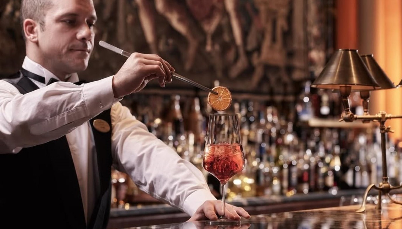 THE HOTEL BAR EDITION: THE BEST HOTEL BARS IN ATHENS FOR THE FESTIVE SEASON | The Bars