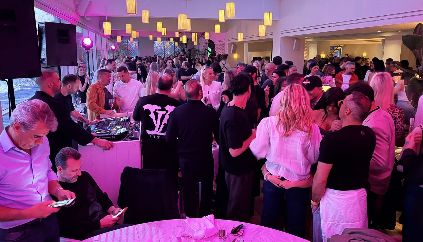 SEA SATIN ATHENS: BRINGING AUTHENTIC MYKONIAN RHYTHM TO THE CITY | Articles & Know-how