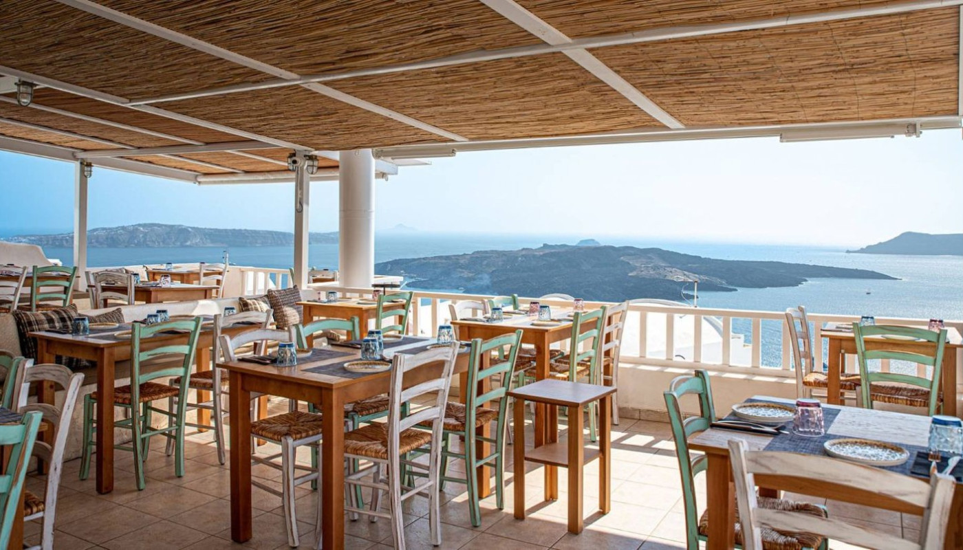 SANTORINIA: THE OUTSTANDING TAVERNA GIVING SANTORINI ITS VOICE BACK | Restaurant Reviews